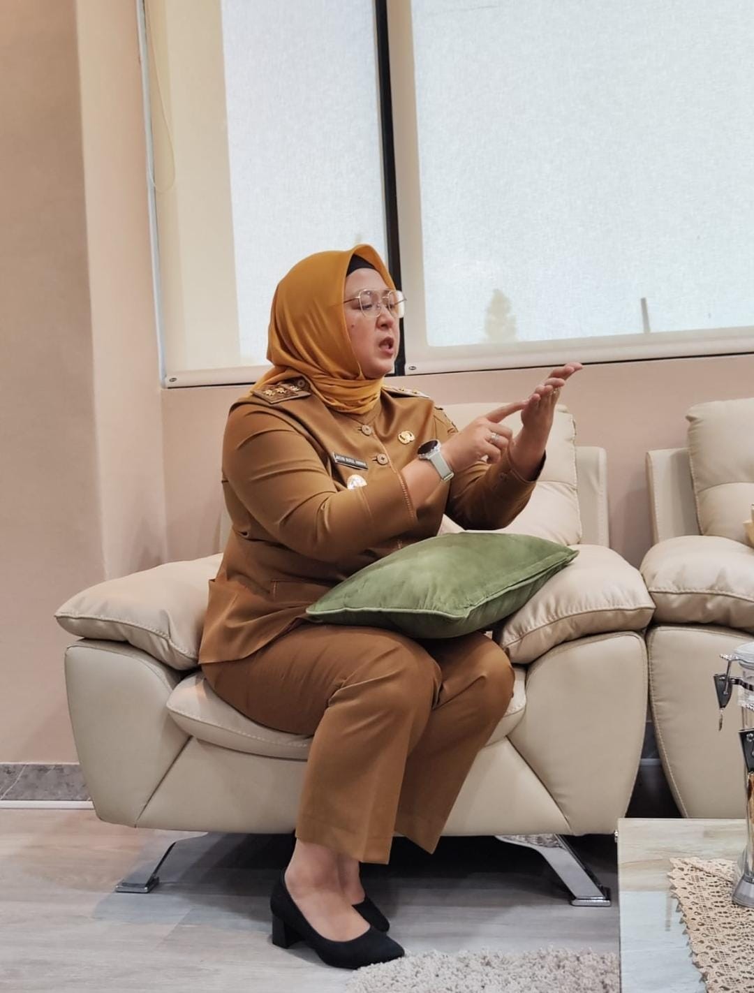 Tangerang Punya Harapan Baru: Inilah Gaya Kepemimpinan Intan Nurul Hikmah yang Menyentuh Warga WhatsApp_Image_2025-05-31_at_12_01_53_184c4f56.jpg